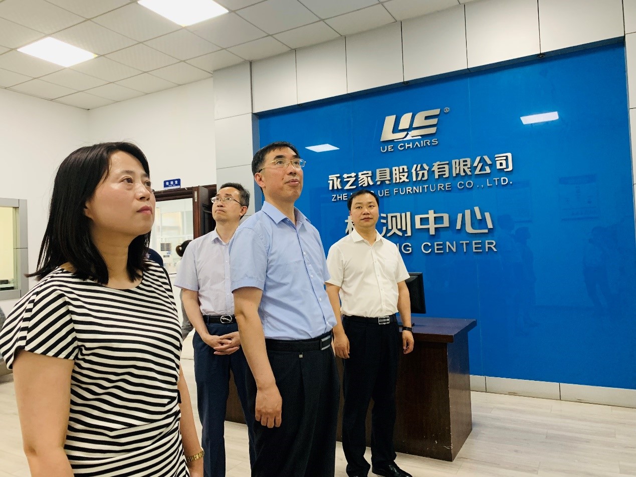 中国轻工工艺品进出口商会副会长李文锋一行来湖调研