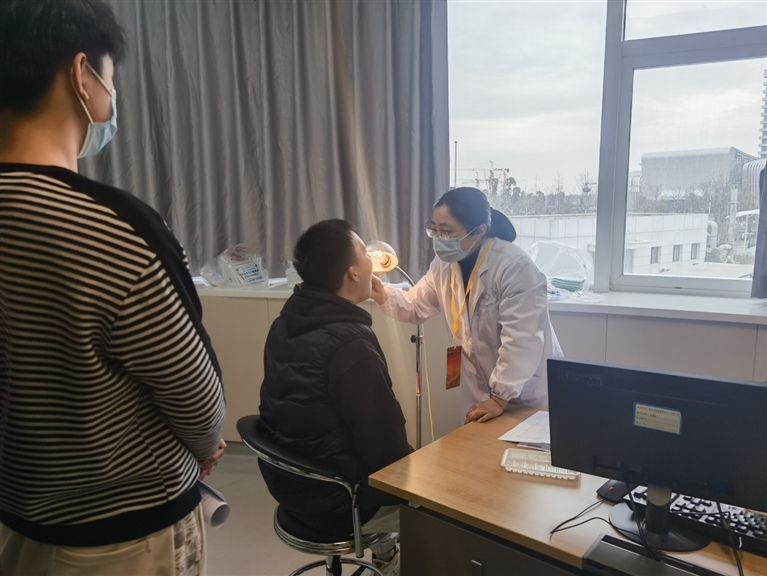 hzwb0224006_002_03_s